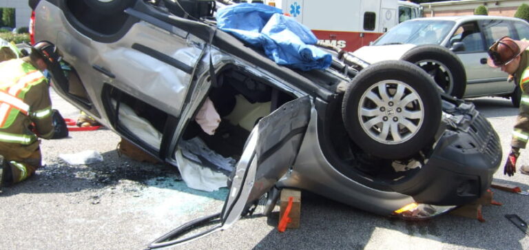 Reasons Why You Should  Use A Tow Truck To Move An Overturned Vehicle