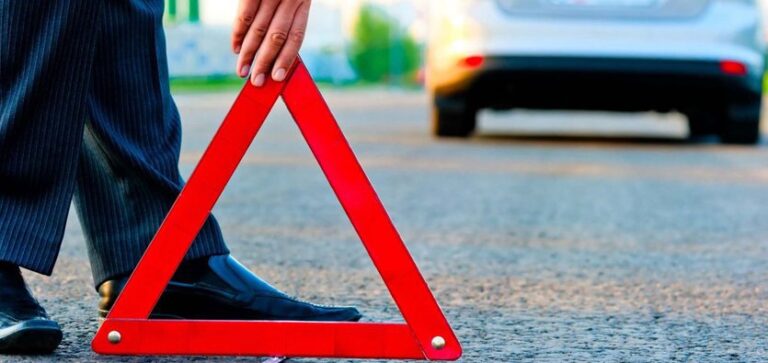 Roadside Safety Tips: Stay Safe When Your Car Breaks Down