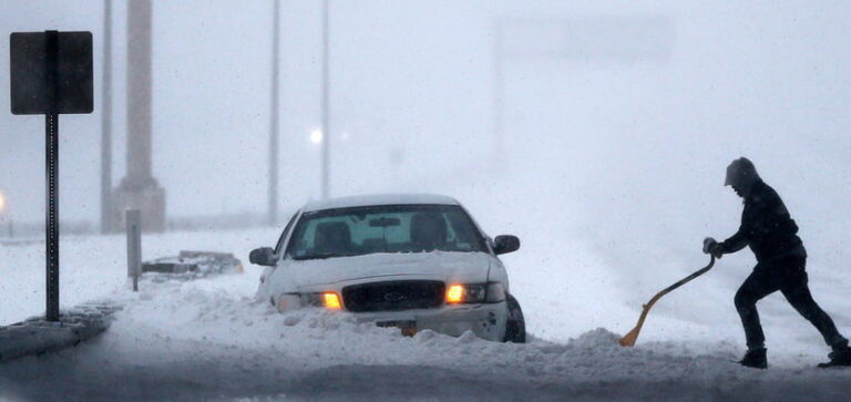 Top Survival Items To Keep In Your Vehicle This Winter