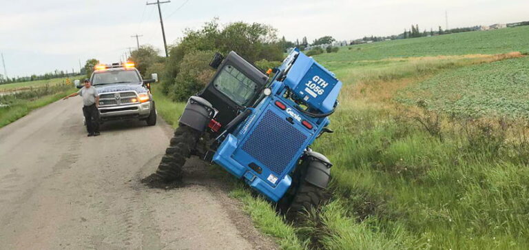 Top 4 Reasons Why A Tow Truck Is The Best Way To Move An Overturned Vehicle