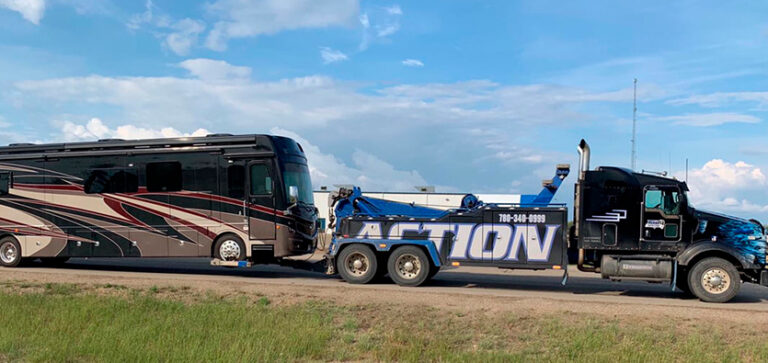 How Commercial Heavy-Duty Towing Minimizes Business Downtime